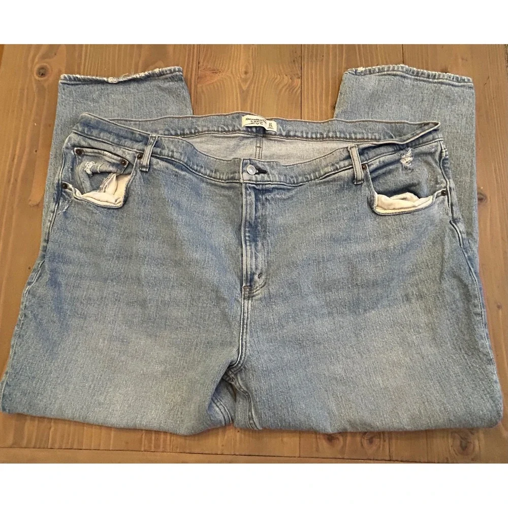 C5 Abercrombie & Fitch 90s Straight Ultra High Rise Distressed Jeans Light  24S